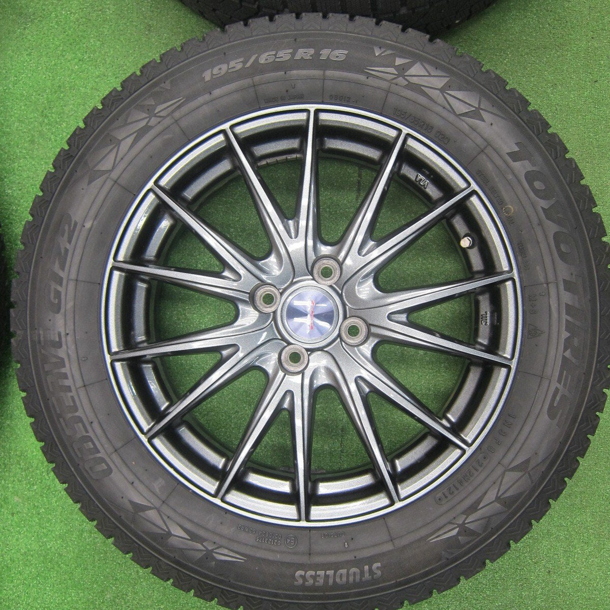 バリ溝！21年！キレイ！9分★スタッドレス 195/65R16 トーヨー オブザーブ GIZ2 VELVA SPORTZ ヴェルヴァ 16インチ PCD100/4H★4121003TNス