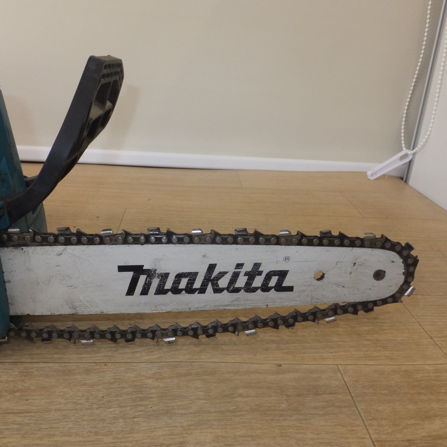 [送料無料] ★マキタ makita 250mm 充電式チェンソー MUC54D 18V 本体のみ★