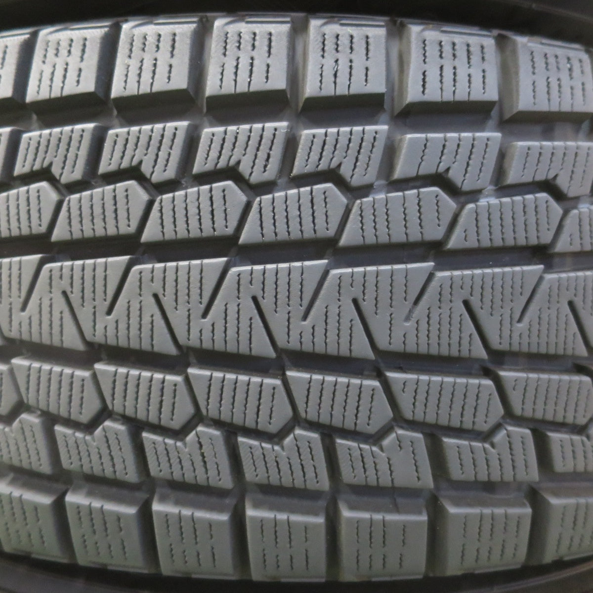 バリ溝！23年！キレイ！9.5分★スタッドレス 225/60R18 ヨコハマ アイスガード G075 ZACK JP-325 QRASIZ ザック クレイシズ 18インチ PCD114.3/5H★5110710イス