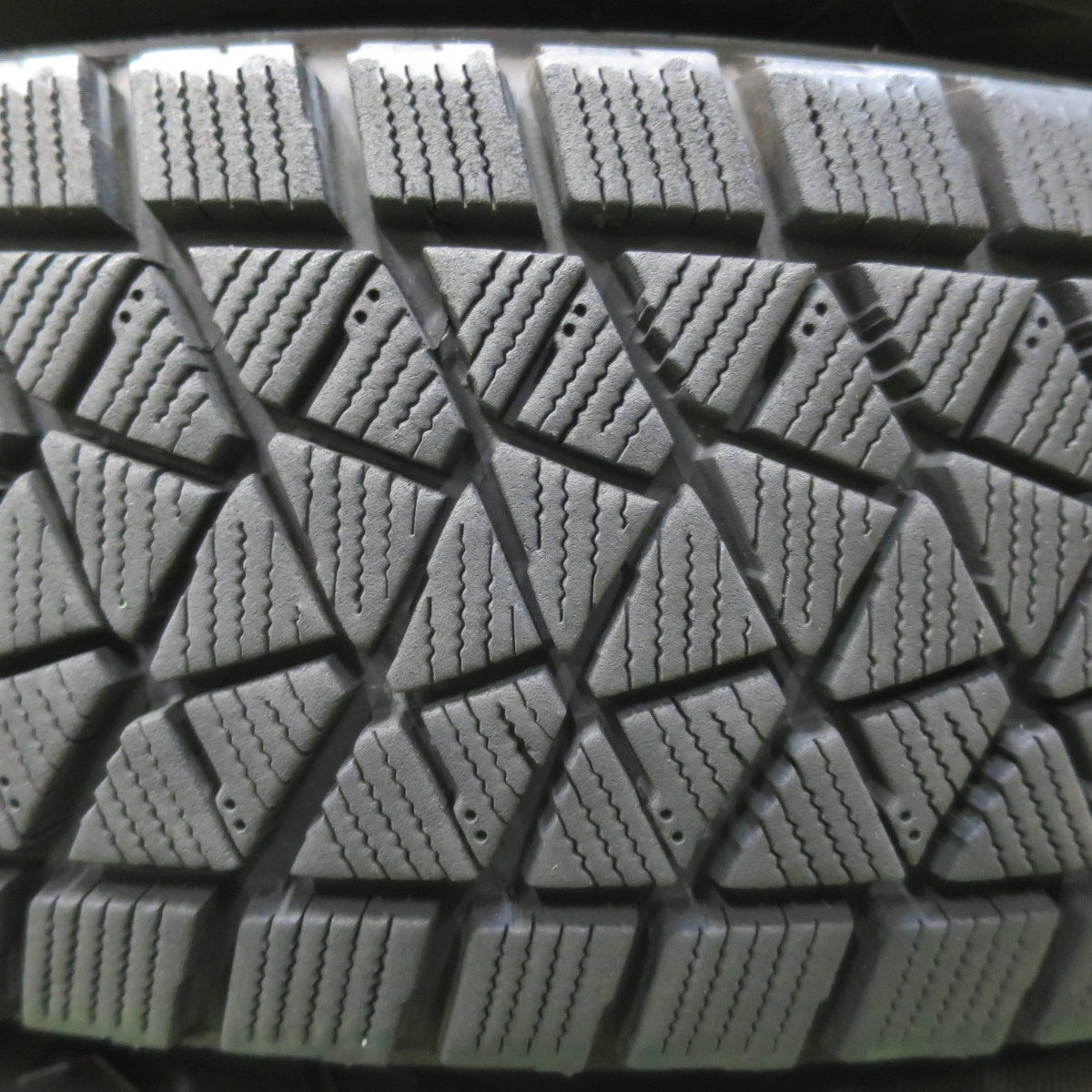 キレイ★ジムニー 等 5ZIGEN 5次元 175/80R16 スタッドレス ブリヂストン ブリザック DM-V2 16インチ PCD139.7/5H★6021013イス