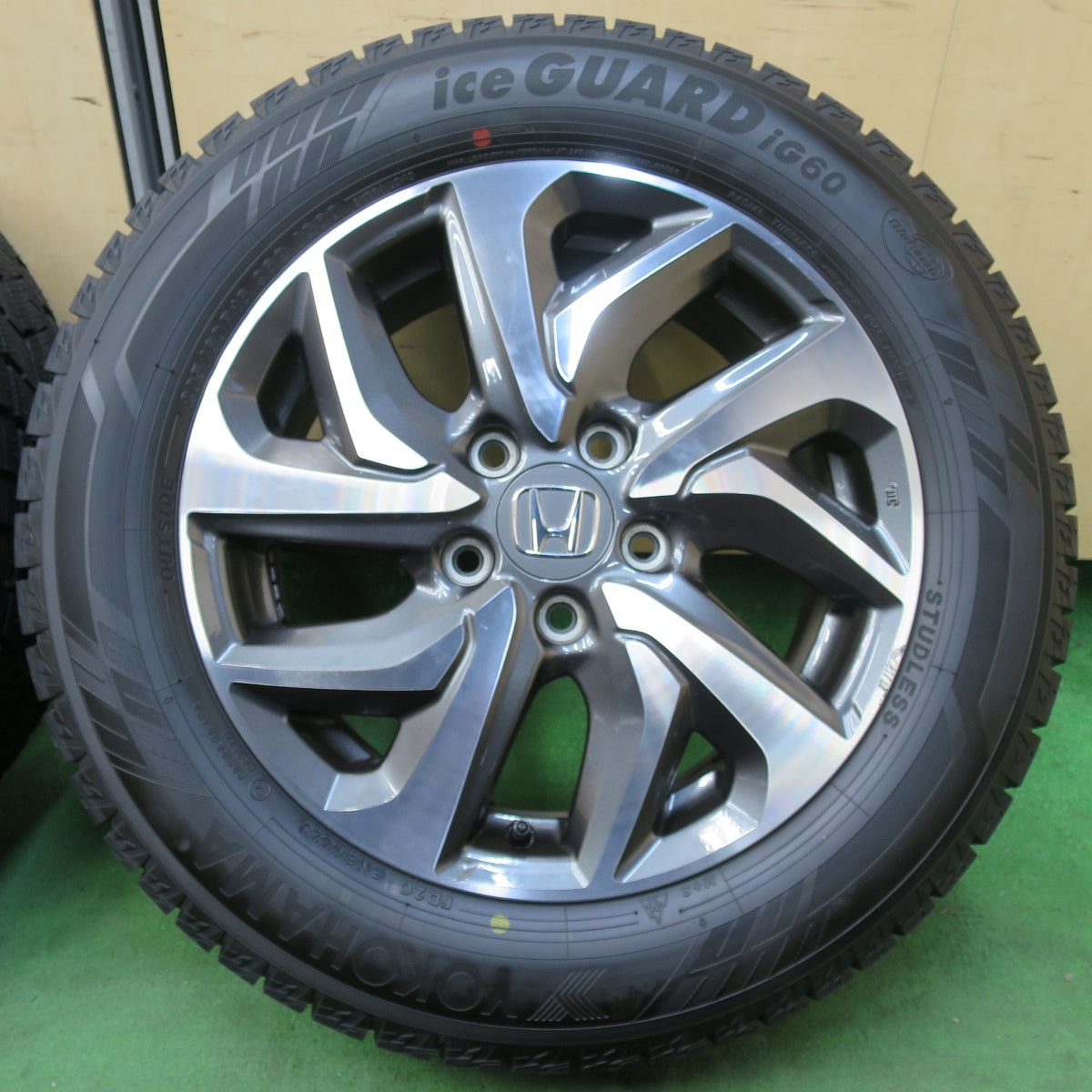 [送料無料] タイヤほぼ未使用！23年！キレイ★ホンダ ステップワゴン スパーダ 純正 205/60R16 スタッドレス ヨコハマ アイスガード iG60 16インチ PCD114.3/5H★5012508イス