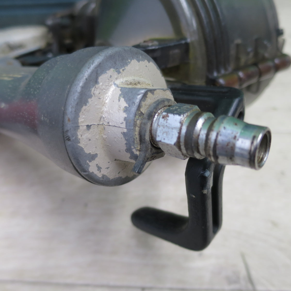 [送料無料] ☆日立工機 50mm 常圧 ロール 釘打機 NV50AH ケース付き エア 工具 ジャンク☆