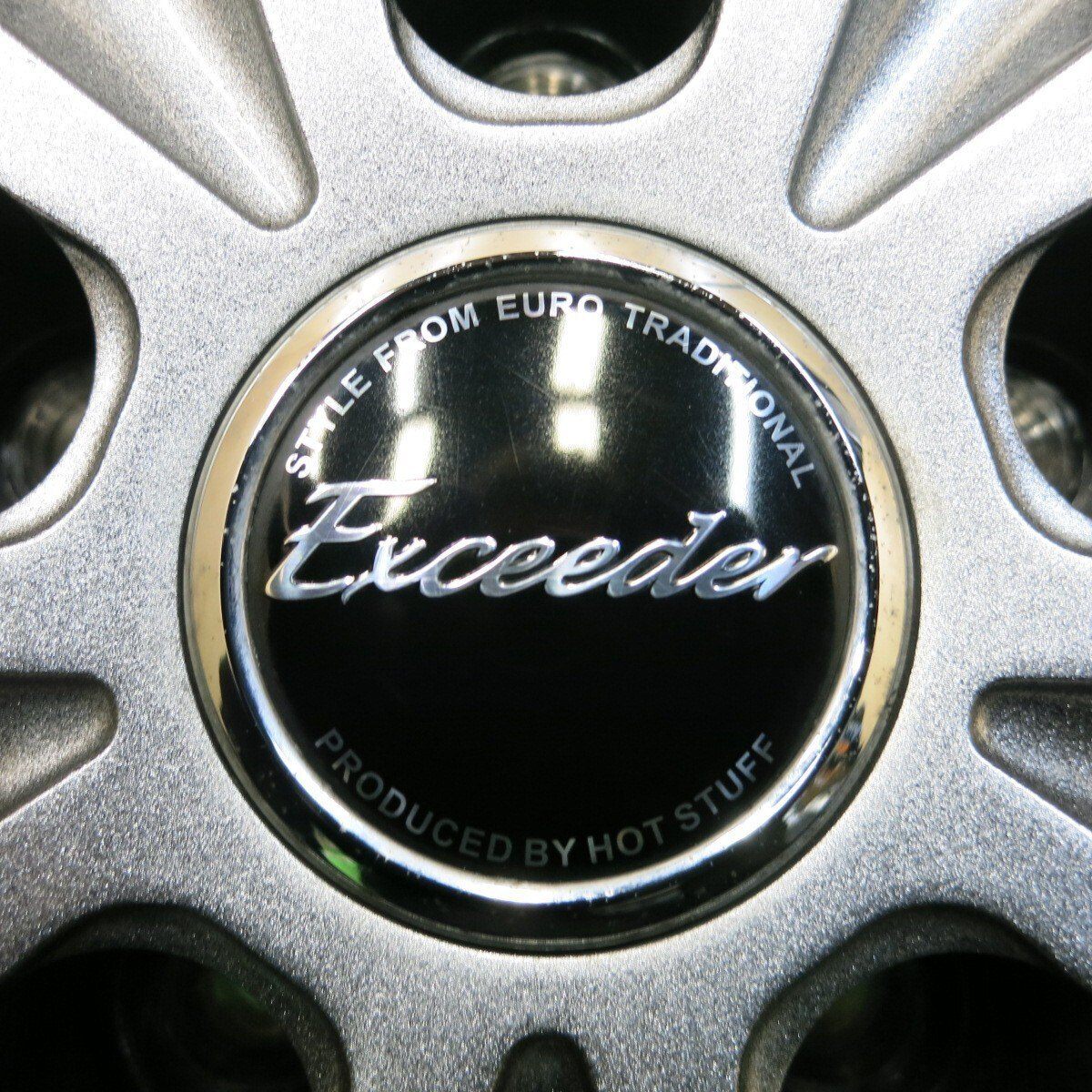 バリ溝！綺麗！9.5分★スタッドレス 215/70R16 トーヨー ウインタートランパス TX Exceeder PCD114.3/5H★4051706イス