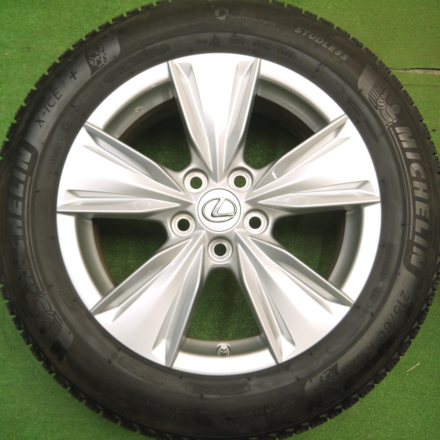 [送料無料] センサー付！キレイ★レクサス UX バージョンC 純正 215/60R17 スタッドレス ミシュラン X-ICE3+ 17インチ PCD114.3/5H★5011514Hス