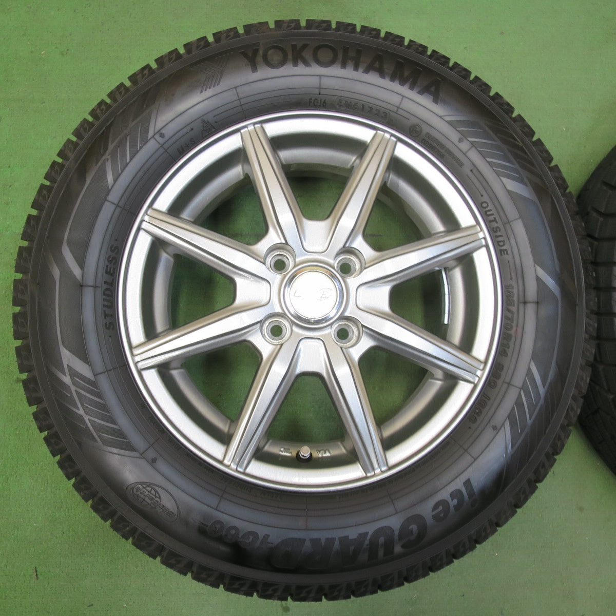バリ溝！23年！キレイ！ほぼ10分★スタッドレス 185/70R14 ヨコハマ アイスガード iG60 LAYCEA レイシア 14インチ PCD100/4H★5103109イス