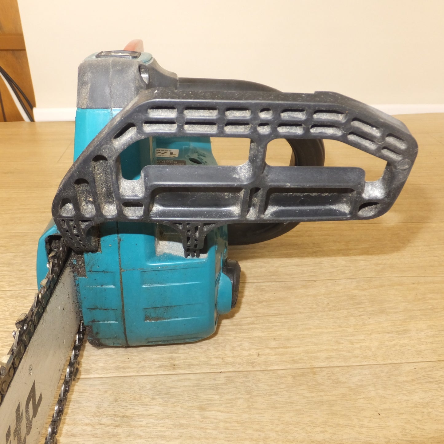 [送料無料] ★マキタ makita 250mm 充電式チェンソー MUC54D 18V 本体のみ★