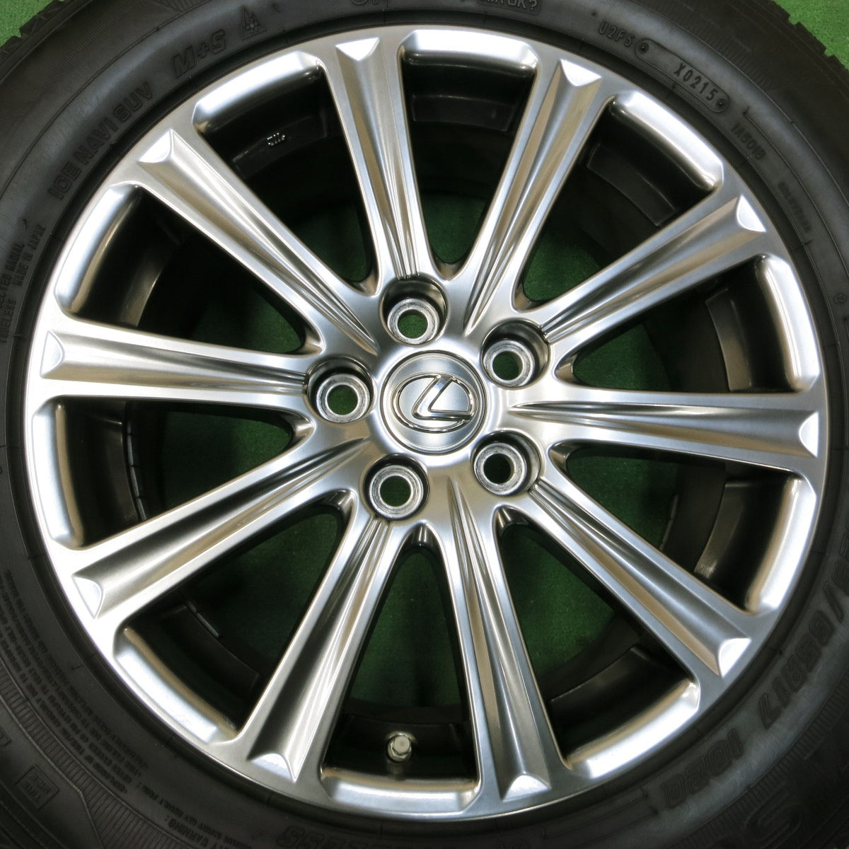 *送料無料* センサー付！キレイ★レクサス NX300h 純正 225/65R17 スタッドレス グッドイヤー アイスナビ SUV 17インチ PCD114.3/5H★4051607イス