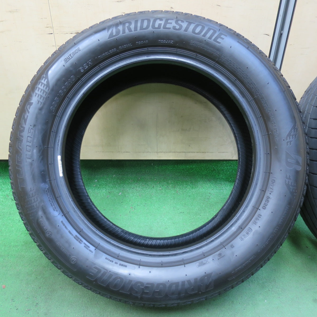 4本価格！21年★205/60R16 ブリヂストン トランザ T005 タイヤ 16インチ ヴォクシー ノア プリウスα ステップワゴン 等★5070701イノタ
