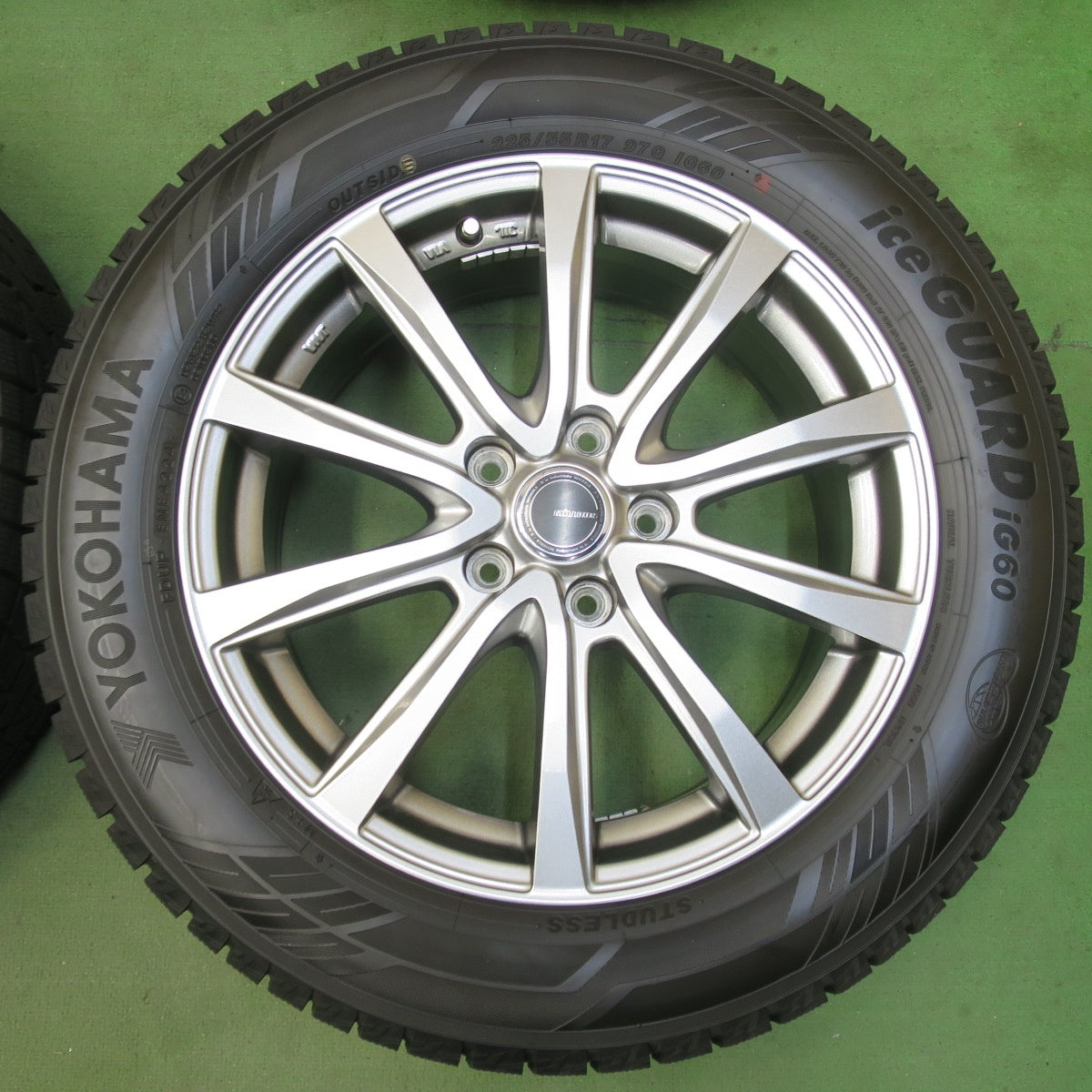 バリ溝！24年！キレイ！ほぼ10分★スタッドレス 225/55R17 ヨコハマ アイスガード iG60 MiLLOUS ミルアス 17インチ PCD114.3/5H★5102704イス