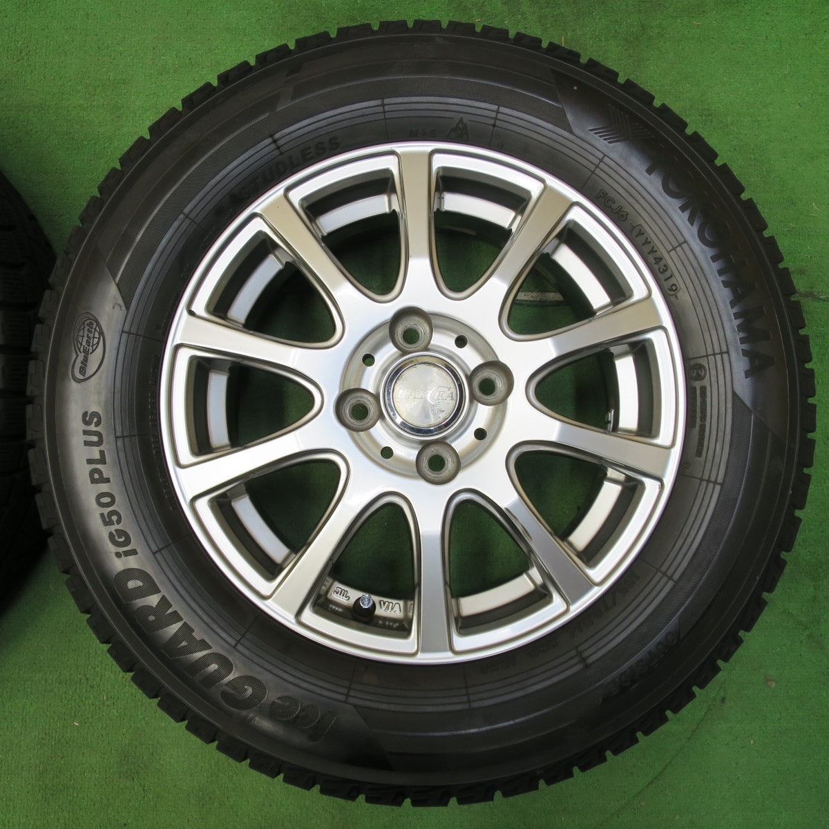[送料無料] バリ溝！9分★スタッドレス 185/70R14 ヨコハマ アイスガード iG50 プラス LAYCEA レイシア 14インチ PCD100/4H★4102102イス
