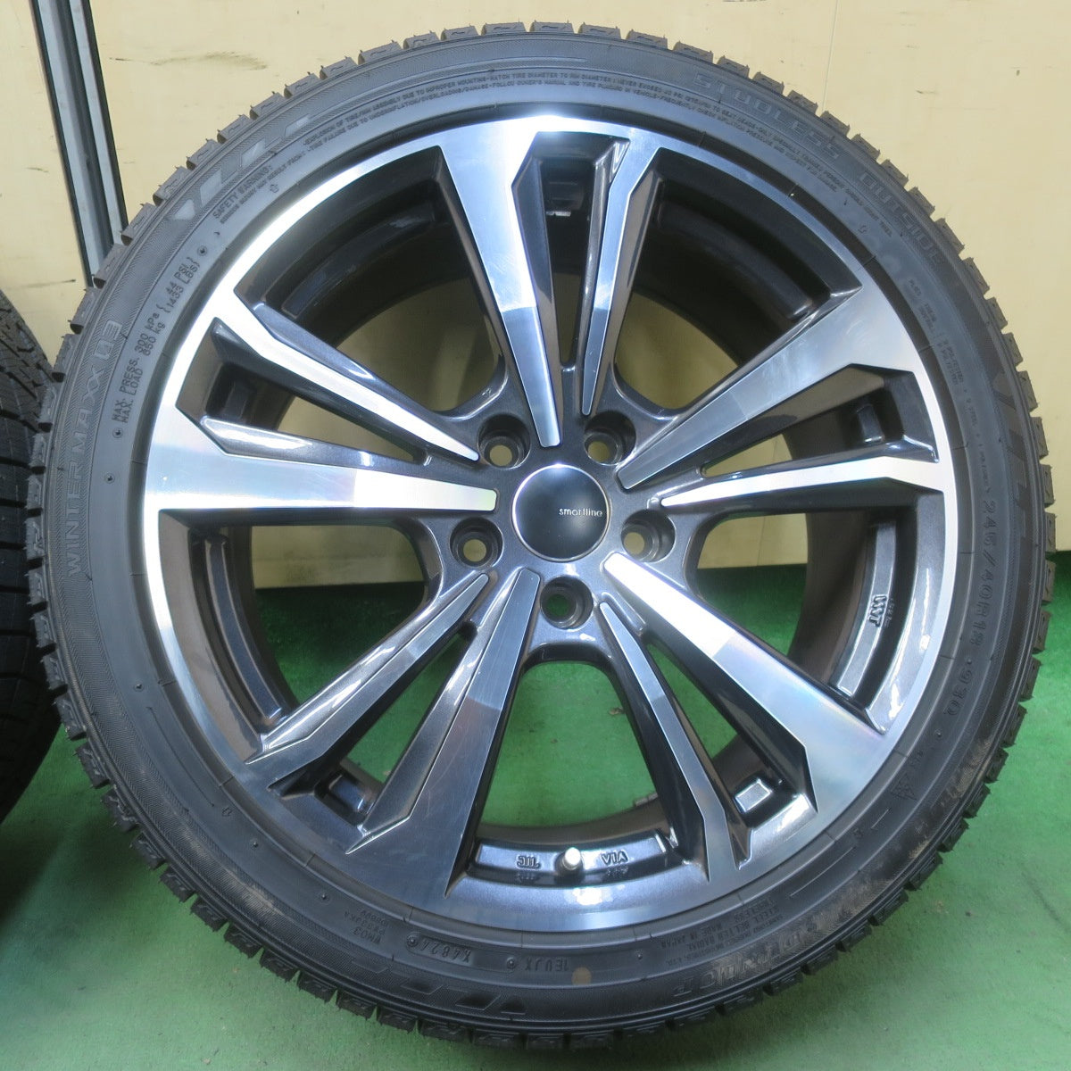 バリ溝！24年！キレイ！ほぼ10分★ベンツ 等 smartline 365 245/40R18 スタッドレス ダンロップ ウインターマックス 03 スマートライン 18インチ PCD112/5H★6060902イス