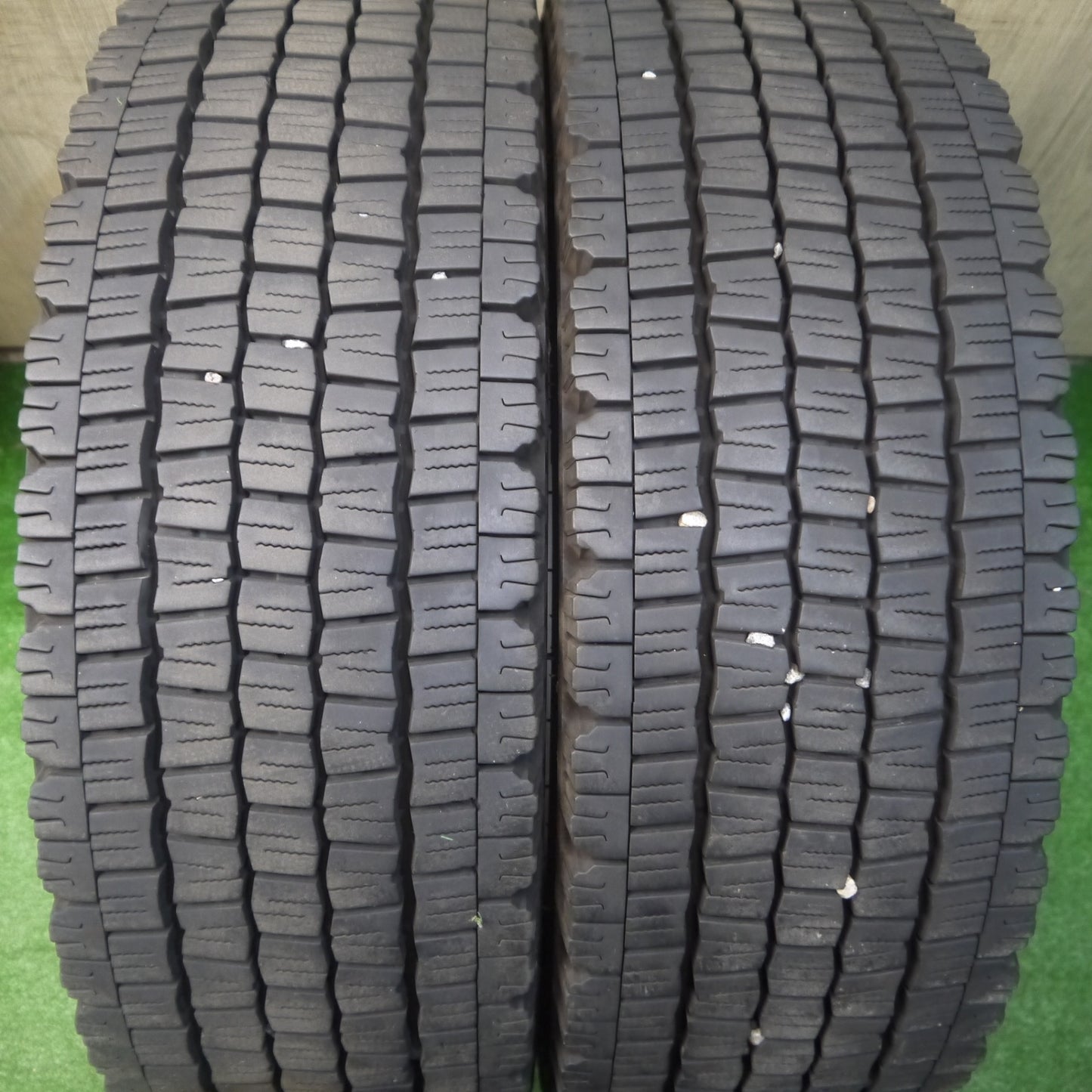 2本価格！23年★トラック タイヤ 245/70R19.5 136/134J スタッドレス ダンロップ デクテス SP081 DECTES 19.5インチ★6052906KKスタ