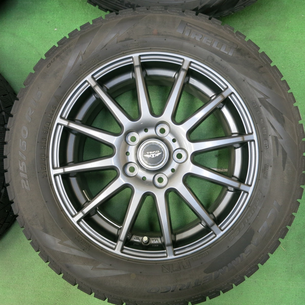 [送料無料] バリ溝！キレイ！8.5分★スタッドレス 215/60R16 ピレリ アイスアシンメトリコ TEAD テッド 16インチ PCD114.3/5H★4092002SYス