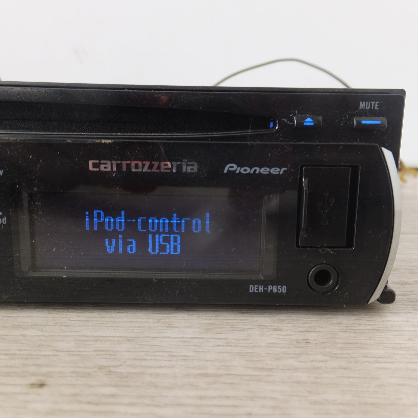 [送料無料] ★カロッツェリア carozzeria カーオーディオ 1Dメインユニット DEH-P650[50]★