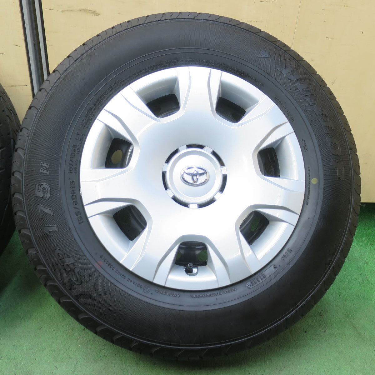 バリ溝！25年！9.5分◎トヨタ 200系 ハイエース 純正 スチール 195/80R15 107/105S ダンロップ SP175N 15インチ PCD139.7/6H◎6062607イノ