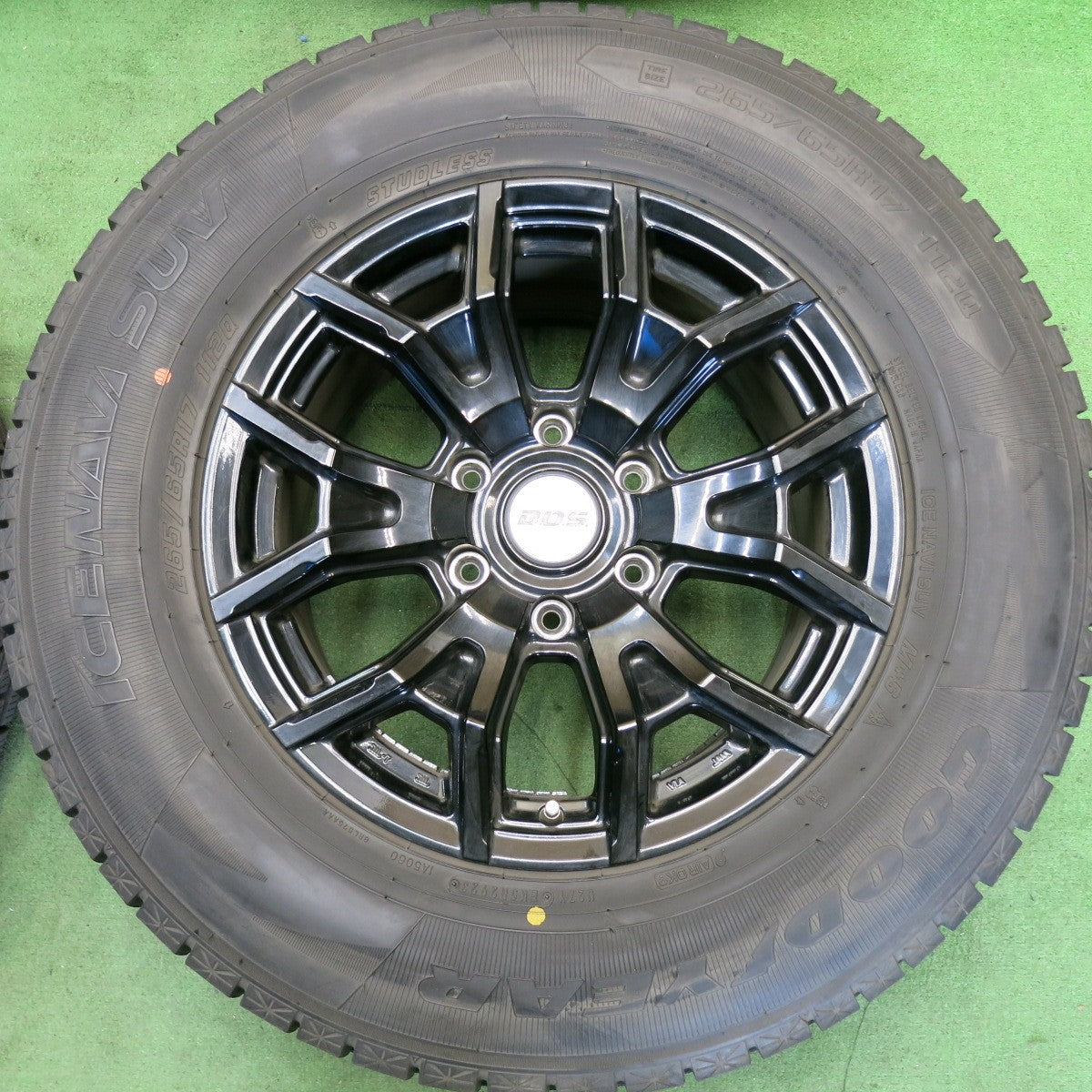 バリ溝！23年！キレイ！9.5分★スタッドレス 265/65R17 グッドイヤー アイスナビ SUV D.O.S. DOS 17インチ PCD139.7/6H★6052406HAス