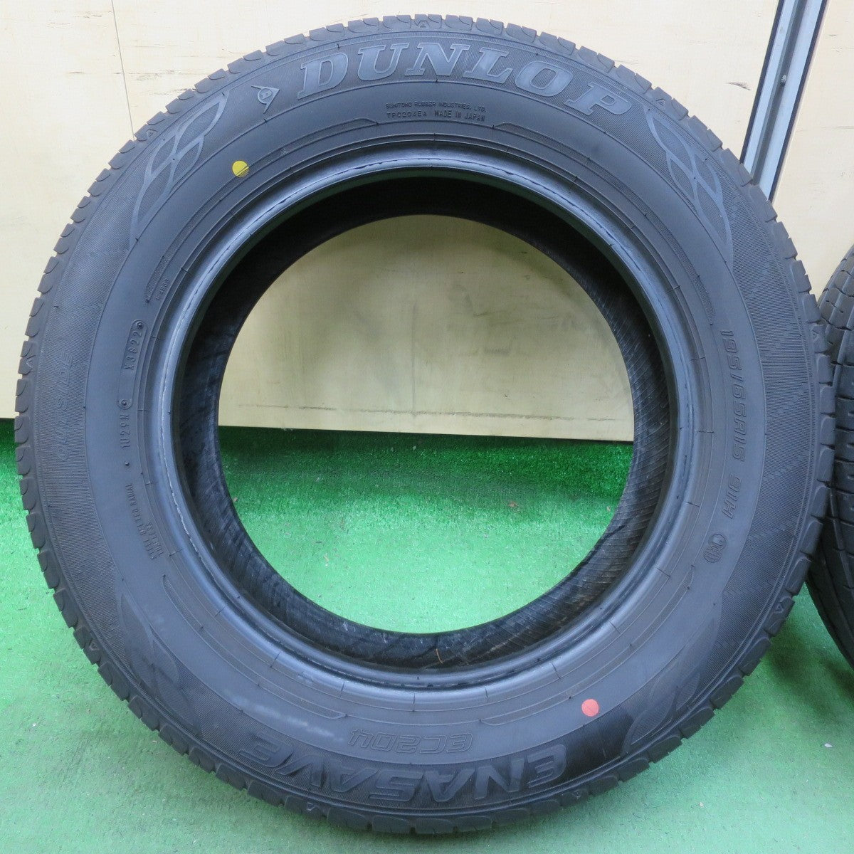 [送料無料] バリ溝！22年！9.5分★195/65R15 ダンロップ エナセーブ EC204 タイヤ 15インチ ヴォクシー ノア ステップワゴン セレナ 等★5011006イノタ