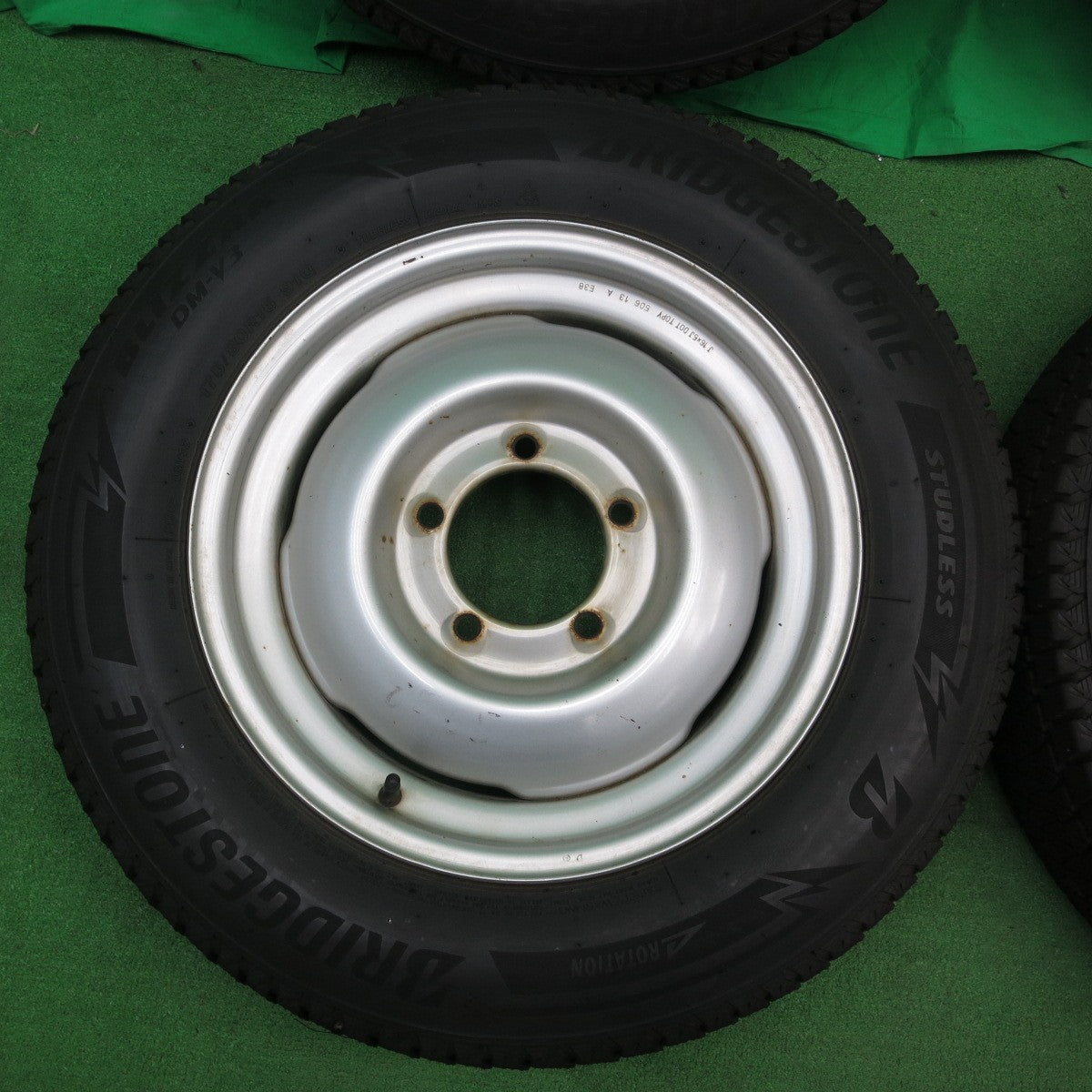 *送料無料* 4本価格！21年★スズキ ジムニー 純正 スチール 175/80R16 スタッドレス ブリヂストン ブリザック DM-V3 PCD139.7/5H★4050103ナス