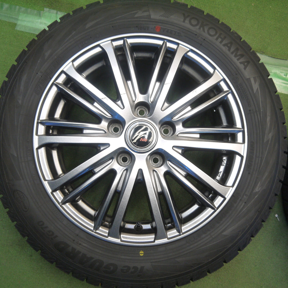 ほぼ未使用！25年◎スタッドレス 195/60R16 ヨコハマ アイスガード iG70 Fang ファング 16インチ PCD114.3/5H◎6100701Hス