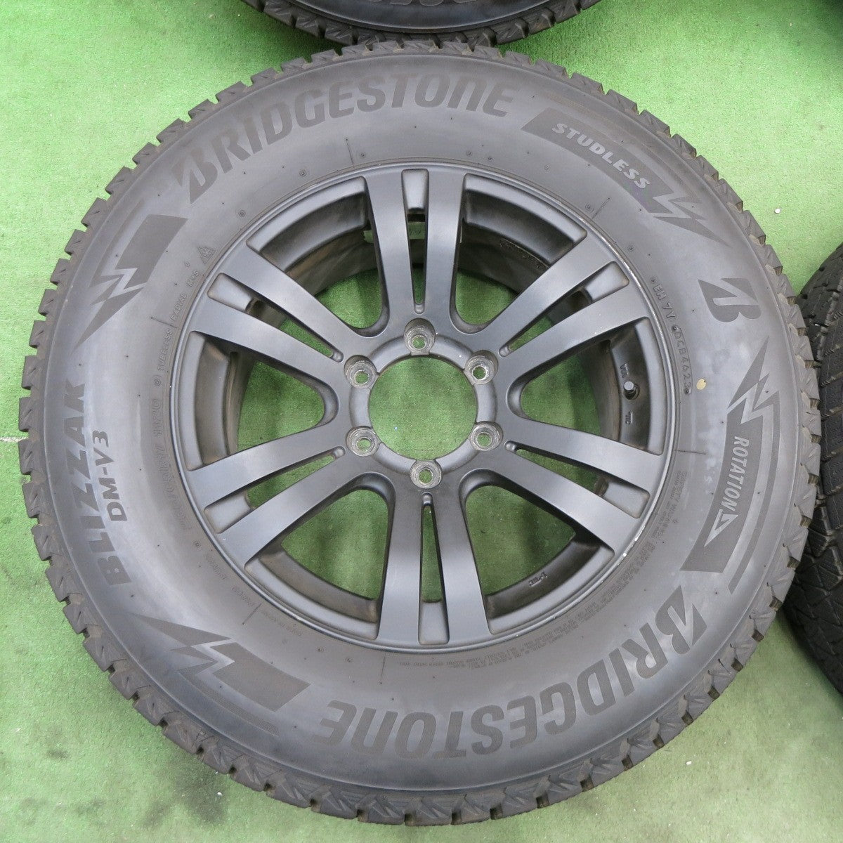 バリ溝！23年！キレイ！9.5分★スタッドレス 265/65R17 ブリヂストン ブリザック DM-V3 社外 アルミ 17インチ PCD139.7/6H★6011303ナス