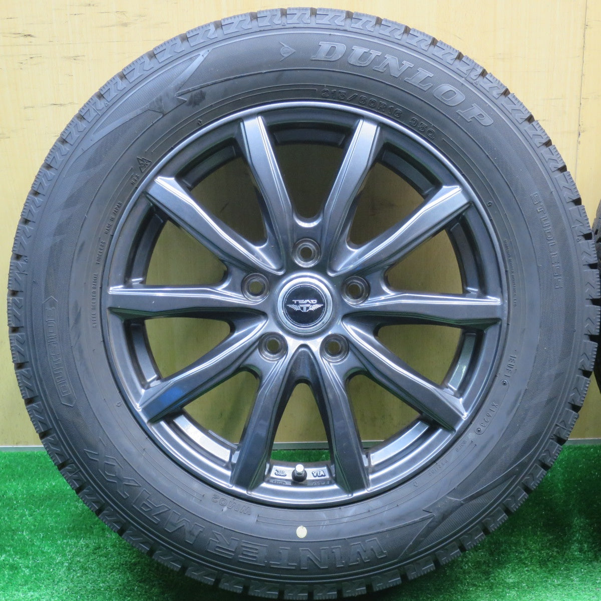 超バリ溝！23年！キレイ！9.5分以上★スタッドレス 215/60R16 ダンロップ ウインターマックス WM02 TEAD テッド 16インチ PCD114.3/5H★5102601NJス