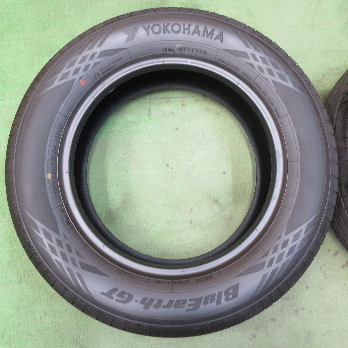ほぼ新車外し！25年★205/65R16 ヨコハマ BluEarth-GT AE51 ブルーアース タイヤ 16インチ アルファード カムリ ヤリス クロス 等★5090908イノタ