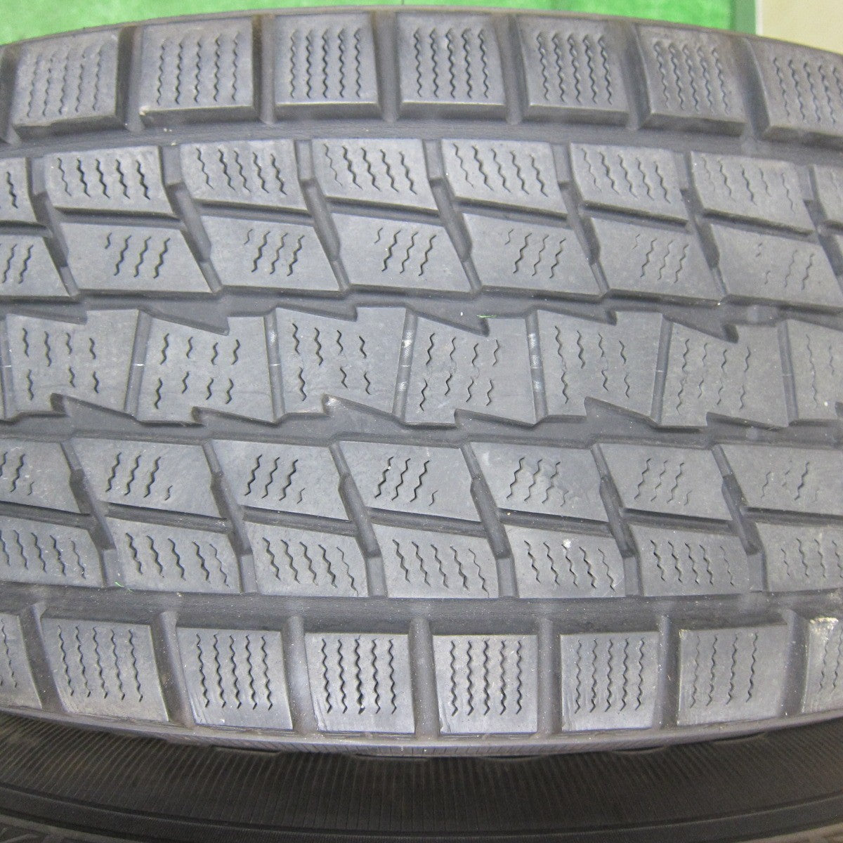 [送料無料] バリ溝！キレイ！8.5分★ジープ ラングラー アンリミテッド 純正 265/70R17 スタッドレス グッドイヤー アイスナビ SUV 17インチ PCD127/5H★4121001TNス