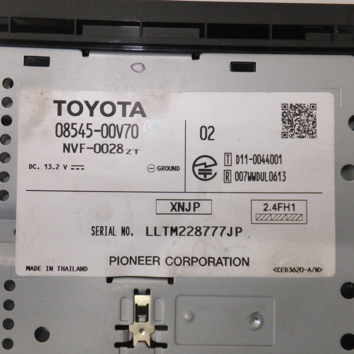 [送料無料] 現状品★パイオニア製 トヨタ 純正 メモリーナビ マルチAVステーション NSCP-W62 08545-00V70 セキュリティロック(24)★