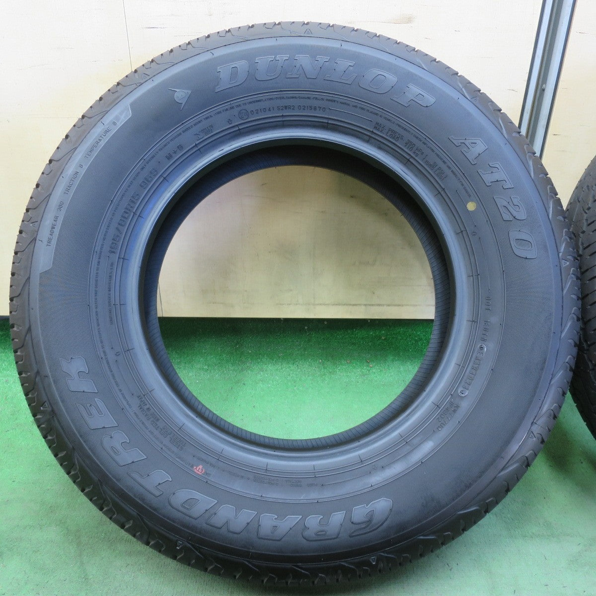 新車外し！24年★195/80R15 ダンロップ AT20 グラントレック タイヤ 15インチ ジムニーシエラ ジムニーノマド 等★6061008イノタ