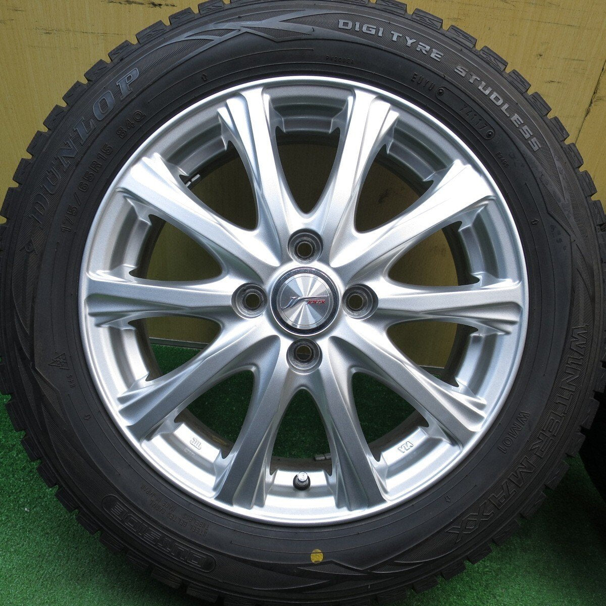 バリ溝！キレイ！9.5分★スタッドレス 175/65R15 ダンロップ ウインターマックス WM01 JOKER ジョーカー 15インチ PCD100/4H★5031113Hス