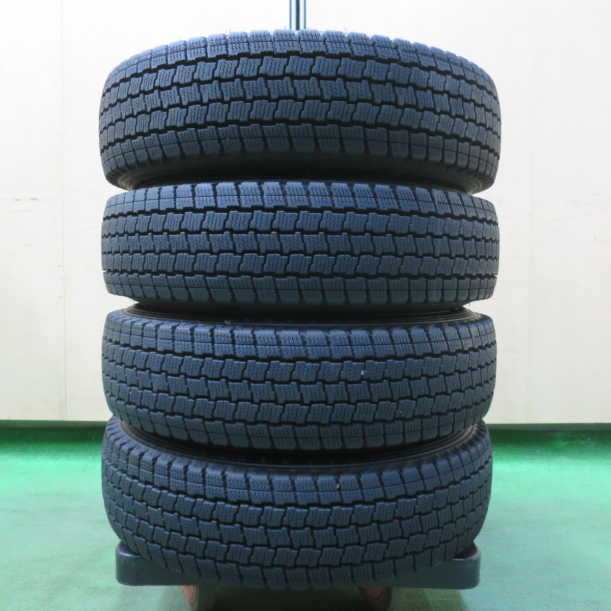 バリ溝！22年！キレイ！9.5分以上★スタッドレス 145/80R12 80/78N グッドイヤー アイスナビ カーゴ 社外 アルミ 12インチ PCD100/4H★5082301イス