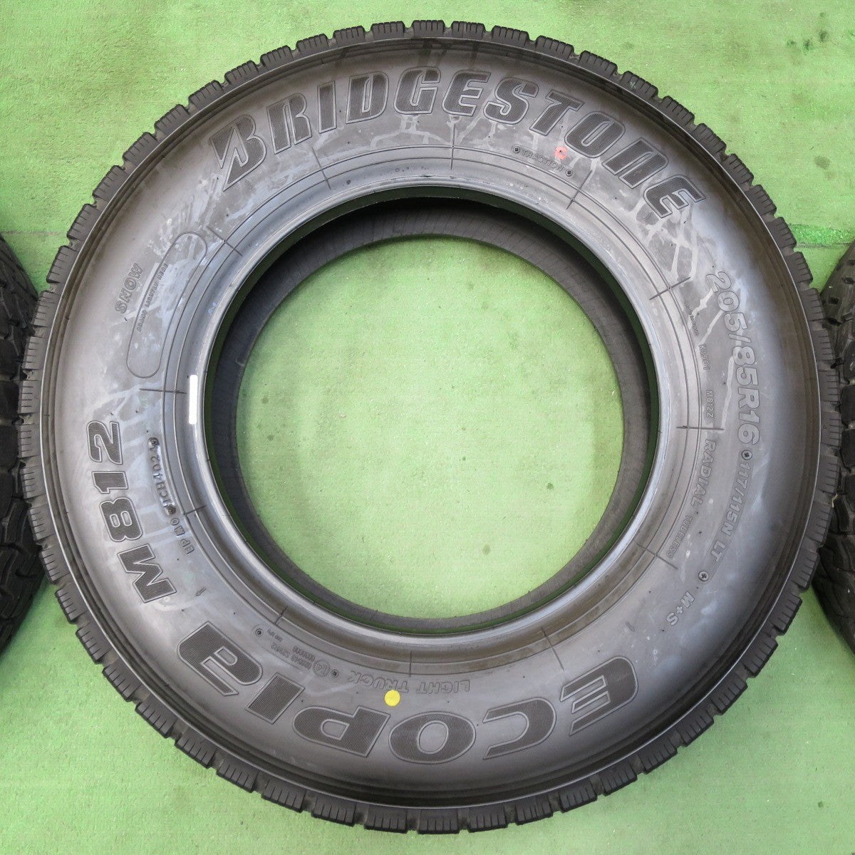 [送料無料] 新車外し！24年！ほぼ未使用★トラック バス タイヤ 205/85R16 117/115N ブリヂストン エコピア M812 ミックス 16インチ★5022801イノタ