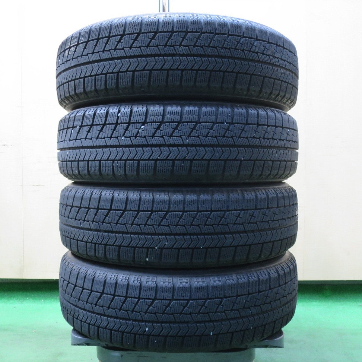 キレイ★スタッドレス 165/60R15 ブリヂストン ブリザック VRX Exceeder エクシーダー 15インチ ハスラー ソリオ 等 PCD100/4H★5032709イス
