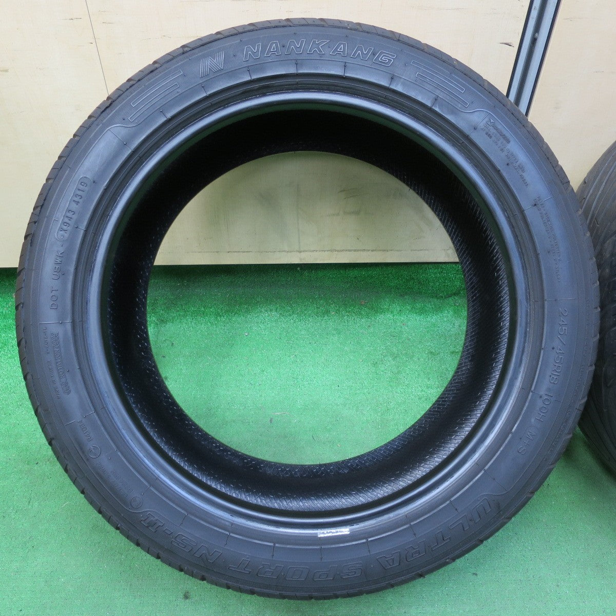 *送料無料* バリ溝！9.5分★245/45R18 ナンカン ウルトラ スポーツ NS-2 タイヤ 18インチ アルファード ヴェルファイア マークX スカイライン等★4090301イノタ