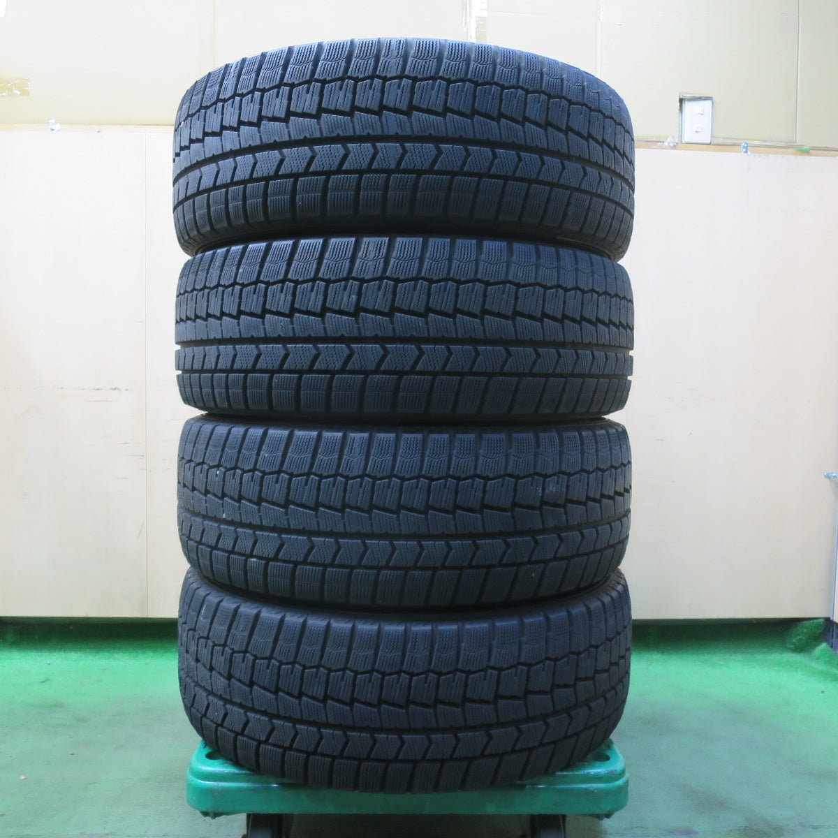 バリ溝！キレイ！9.5分★スタッドレス 235/50R18 ダンロップ ウインターマックス WM02 MANARAY SPORT マナレイ スポーツ 18インチ PCD114.3/5H★5110503イス