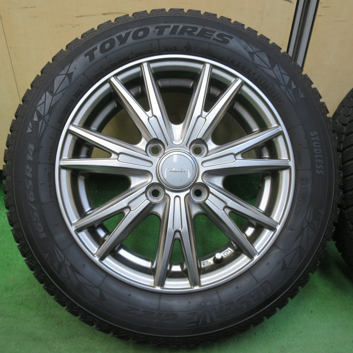 キレイ！21年★スタッドレス 165/65R14 トーヨー オブザーブ GIZ2 VELVA KEVIN ヴェルヴァ 14インチ ソリオ ハスラー 等 PCD100/4H★5042407イス