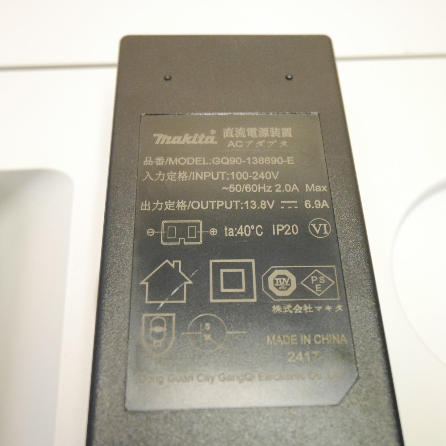 キレイ☆マキタ 充電式 保冷温庫 CW001G 20L シガーソケット用電源・ACアダプター付き ポータブル 保冷 保温 庫 makita☆ [送料無料]