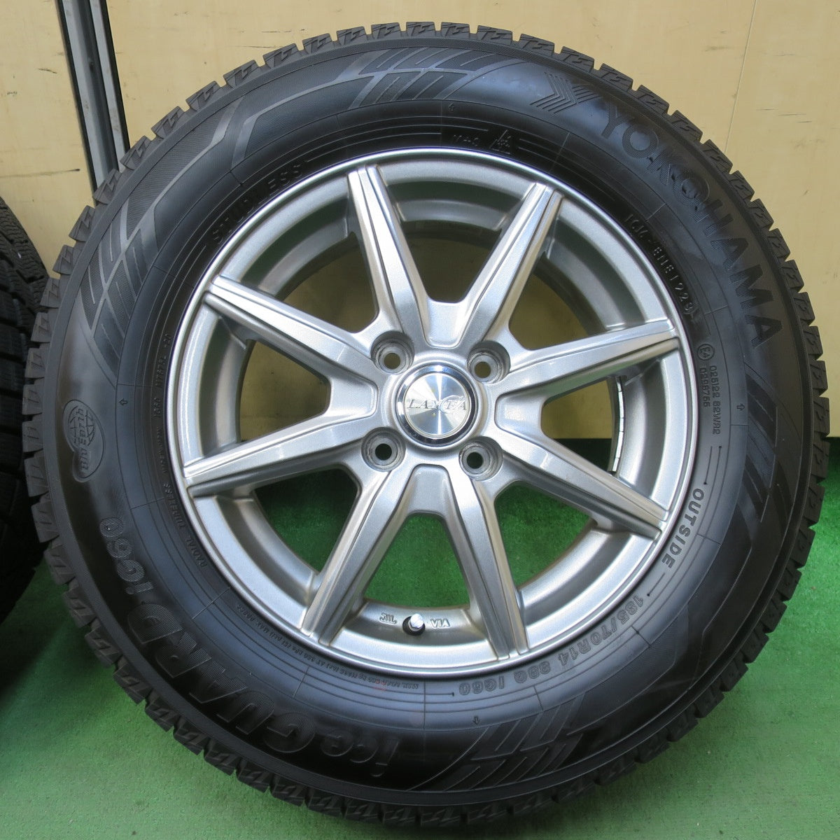 バリ溝！23年！キレイ！ほぼ10分★スタッドレス 185/70R14 ヨコハマ アイスガード iG60 LAYCEA レイシア 14インチ PCD100/4H★5103109イス