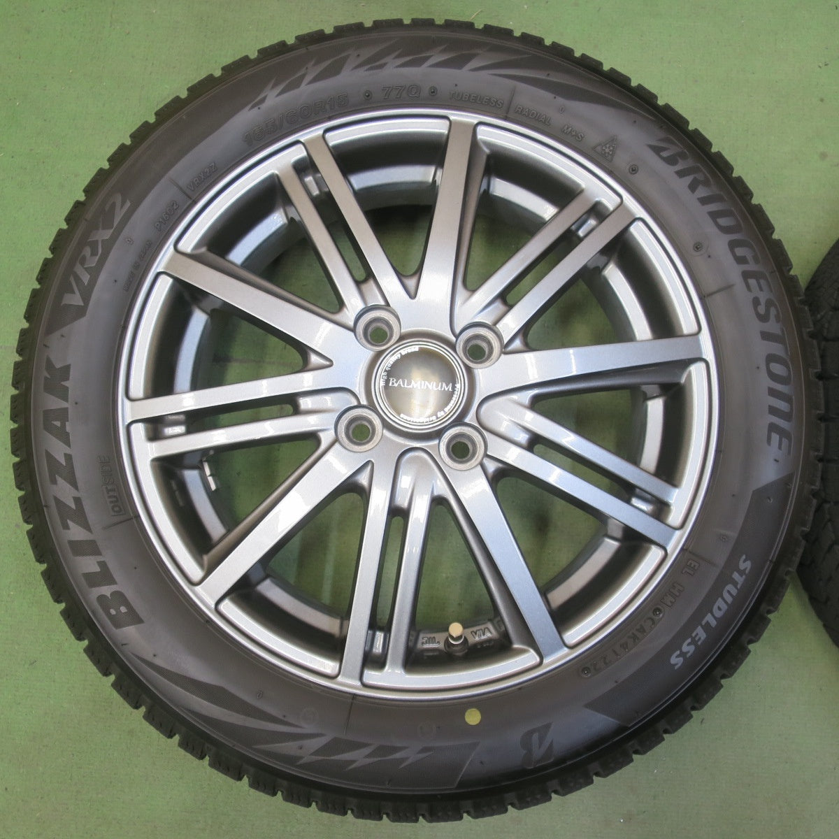 バリ溝！22年！キレイ！8.5分◎スタッドレス 165/60R15 ブリヂストン ブリザック VRX2 BALMINUM BR10 バルミナ 軽サイズ 15インチ PCD100/4H◎6092405イス