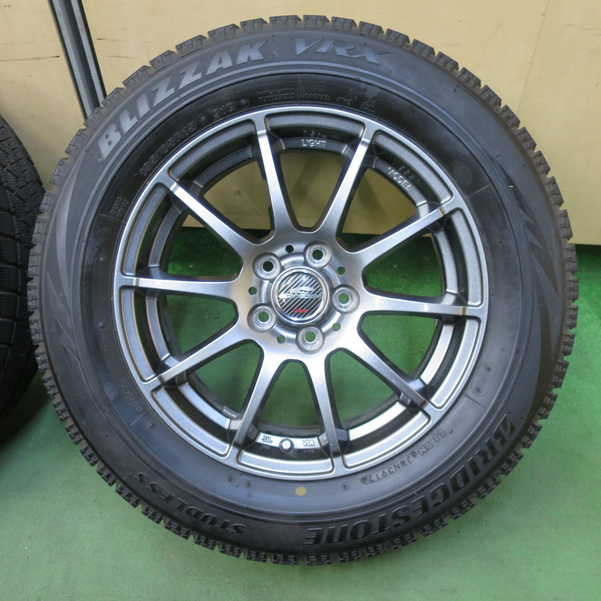 バリ溝！キレイ！8.5分★プリウス 等 195/65R15 スタッドレス ブリヂストン ブリザック VRX SCHNEIDER シュナイダー 15インチ PCD100/5H★5112805TTス