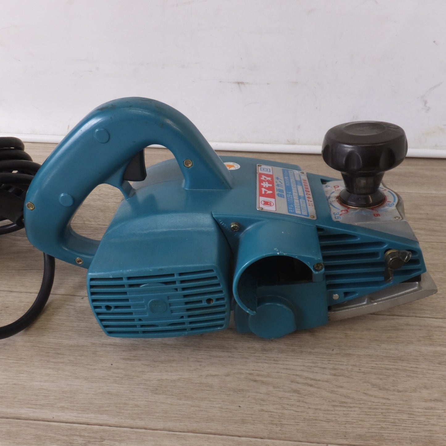 [送料無料] ★マキタ makita 曲面カンナ 1002B-A　有効切削幅 110mm　100V 11A 50-60Hz 105W 15000/min.★