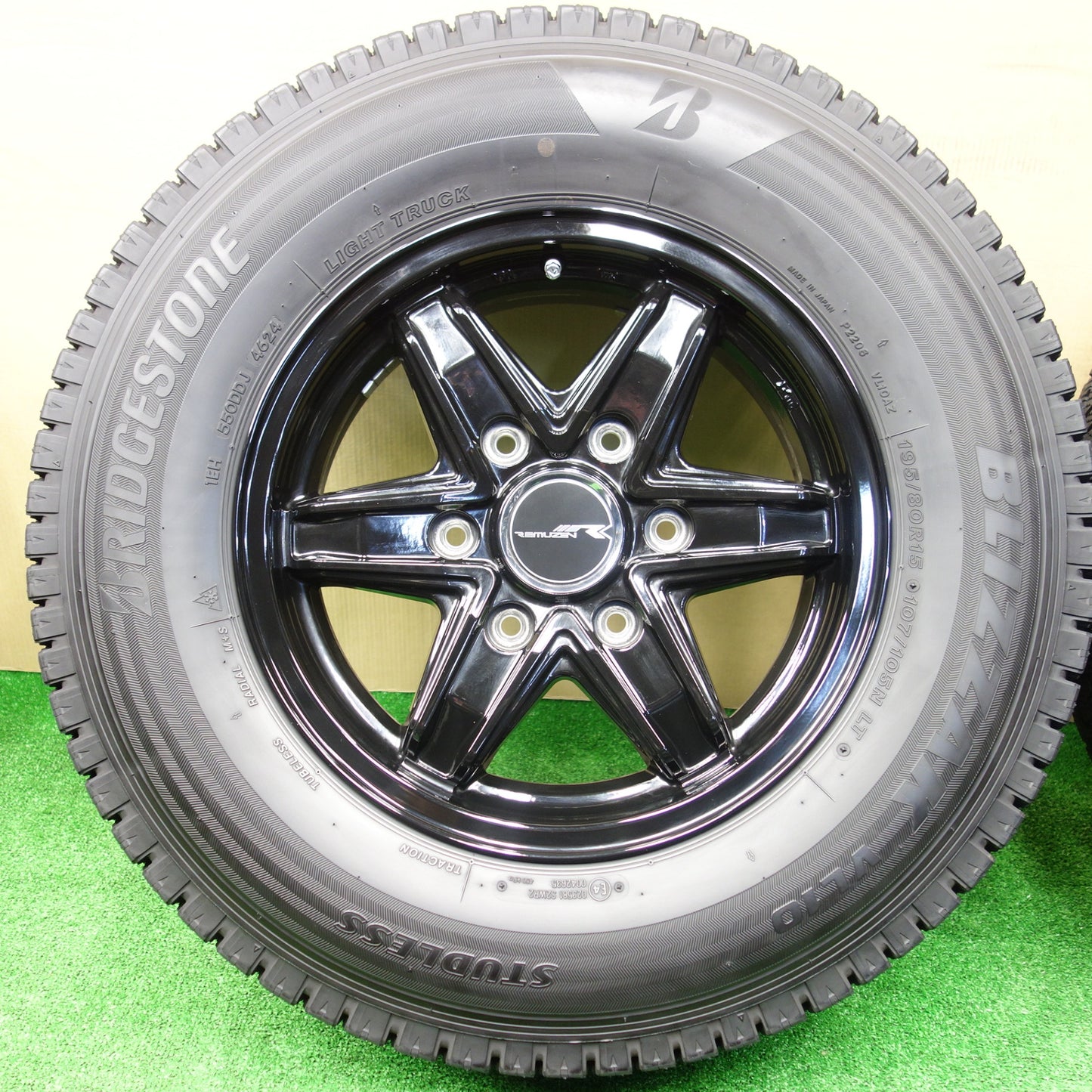 超バリ溝！24年！キレイ！ほぼ10分★スタッドレス 195/80R15 107/105N ブリヂストン ブリザック VL10 REMUZEN レミューゼン 15インチ PCD139.7/6H★5112703KTス