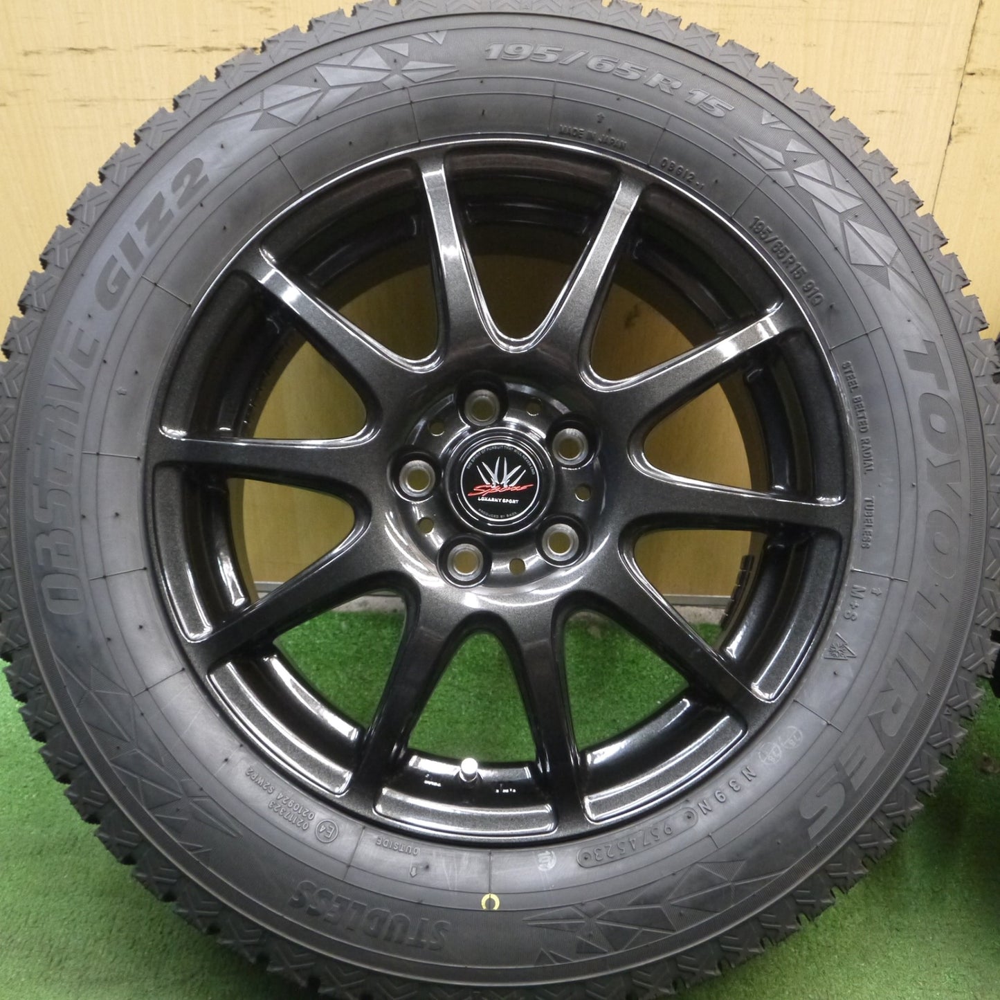 *送料無料* 超バリ溝！23年！キレイ！ほぼ10分★プリウス等 195/65R15 スタッドレス トーヨー オブザーブ GIZ2 LOXARNY SPORT BADX ロクサーニ PCD100/5H★4040813Hス