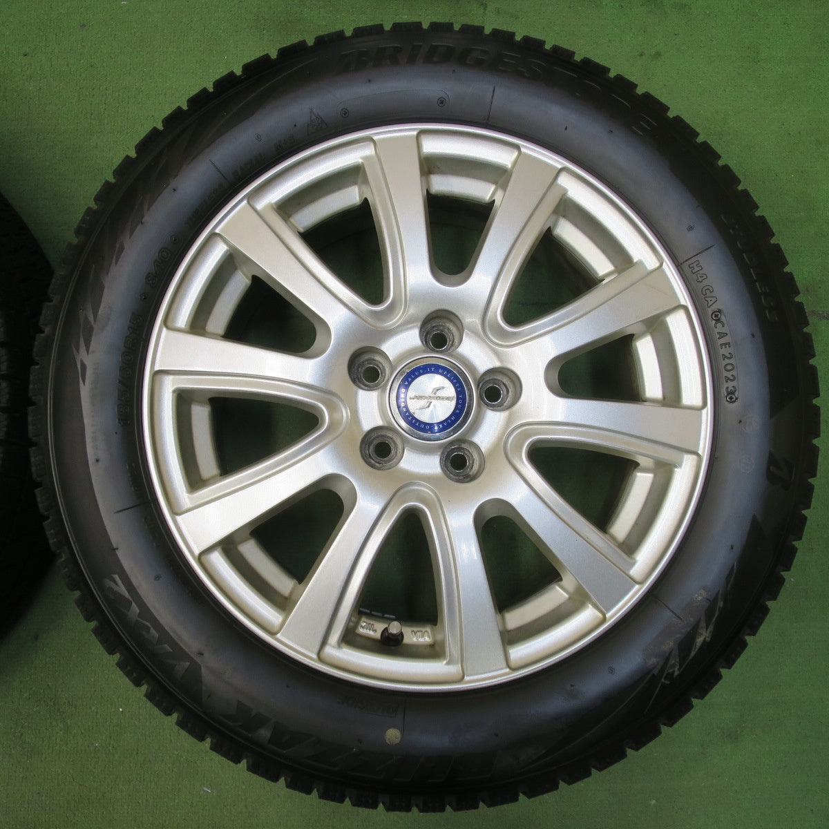 バリ溝！23年！8.5分★シエンタ 等 185/60R15 スタッドレス ブリヂストン ブリザック VRX2 JENEIGE 15インチ PCD100/5H★5103104イス