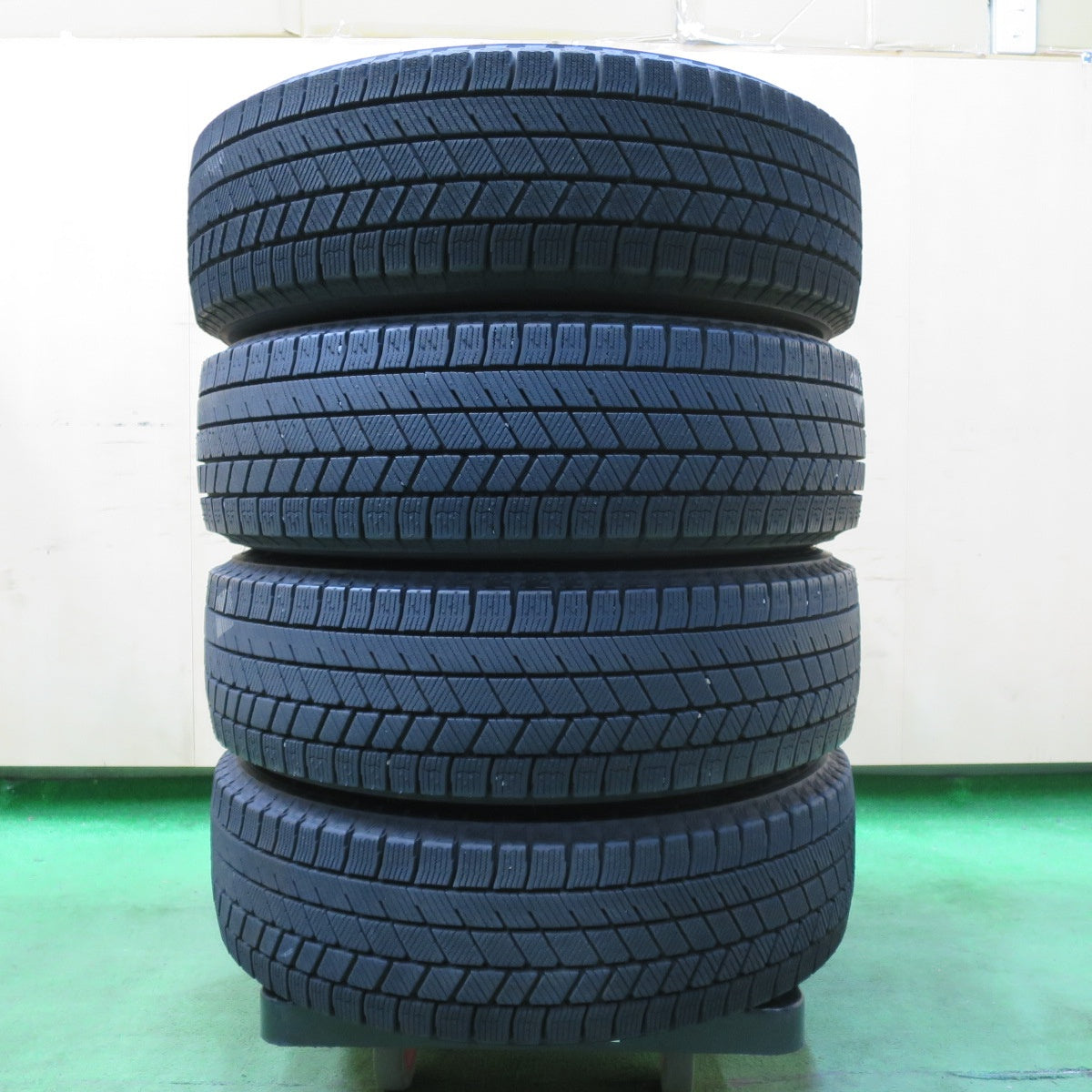 [送料無料] バリ溝！23年！キレイ！ほぼ10分★スタッドレス 175/65R15 ブリヂストン ブリザック VRX3 TOPRUN トップラン 15インチ PCD100/4H★4121104イス