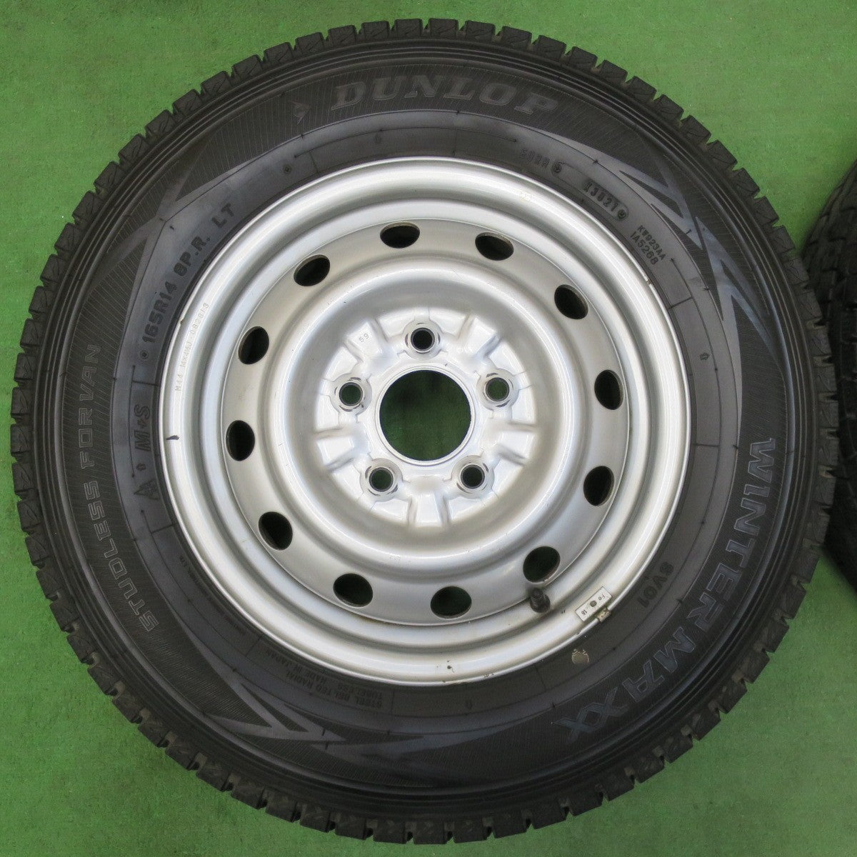 [送料無料] バリ溝！21年！キレイ！9分★スタッドレス 165R14 8PR ダンロップ ウインターマックス SV01 スチール 14インチ PCD114.3/5H★4112803イス