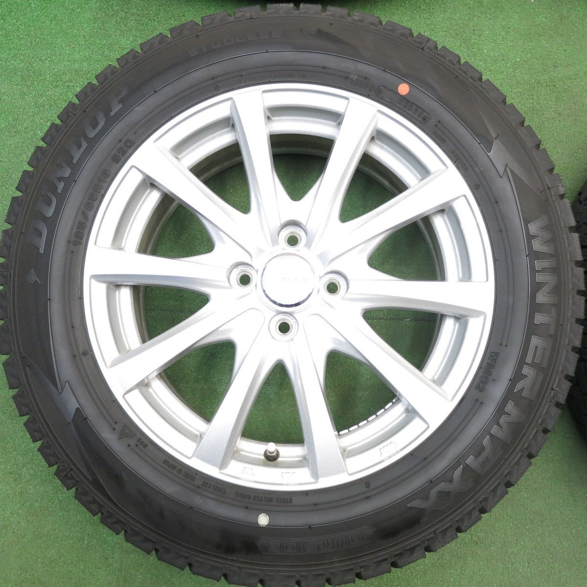 ほぼ未使用！24年！キレイ★スタッドレス 195/65R16 ダンロップ ウインターマックス WM02 ravrion RS01 ラブリオン 16インチ PCD100/4H★6031503HAス