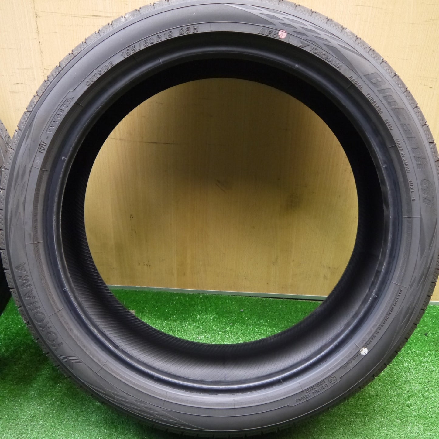 バリ溝！25年！9.5分★195/50R19 ヨコハマ BluEarth-GT AE51 ブルーアース タイヤ 19インチ 60系 プリウス ヤリスクロス カムリ 等★5112502Hノタ