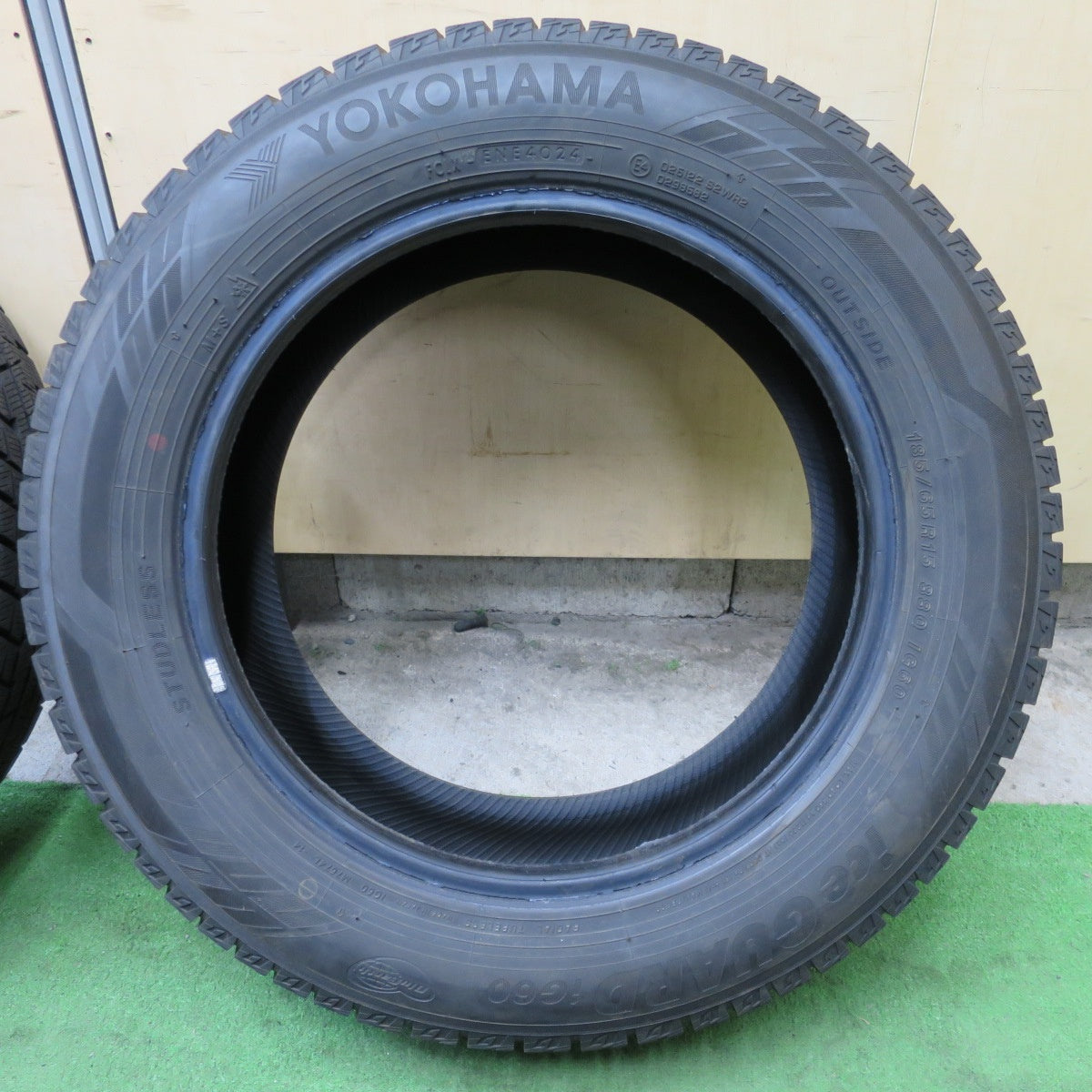 バリ溝！24年！8.5分★スタッドレス 185/65R15 ヨコハマ アイスガード iG60 タイヤ 15インチ ノート オーラ ティーダ デミオ マツダ2 フリード 等★6052001NGスタ