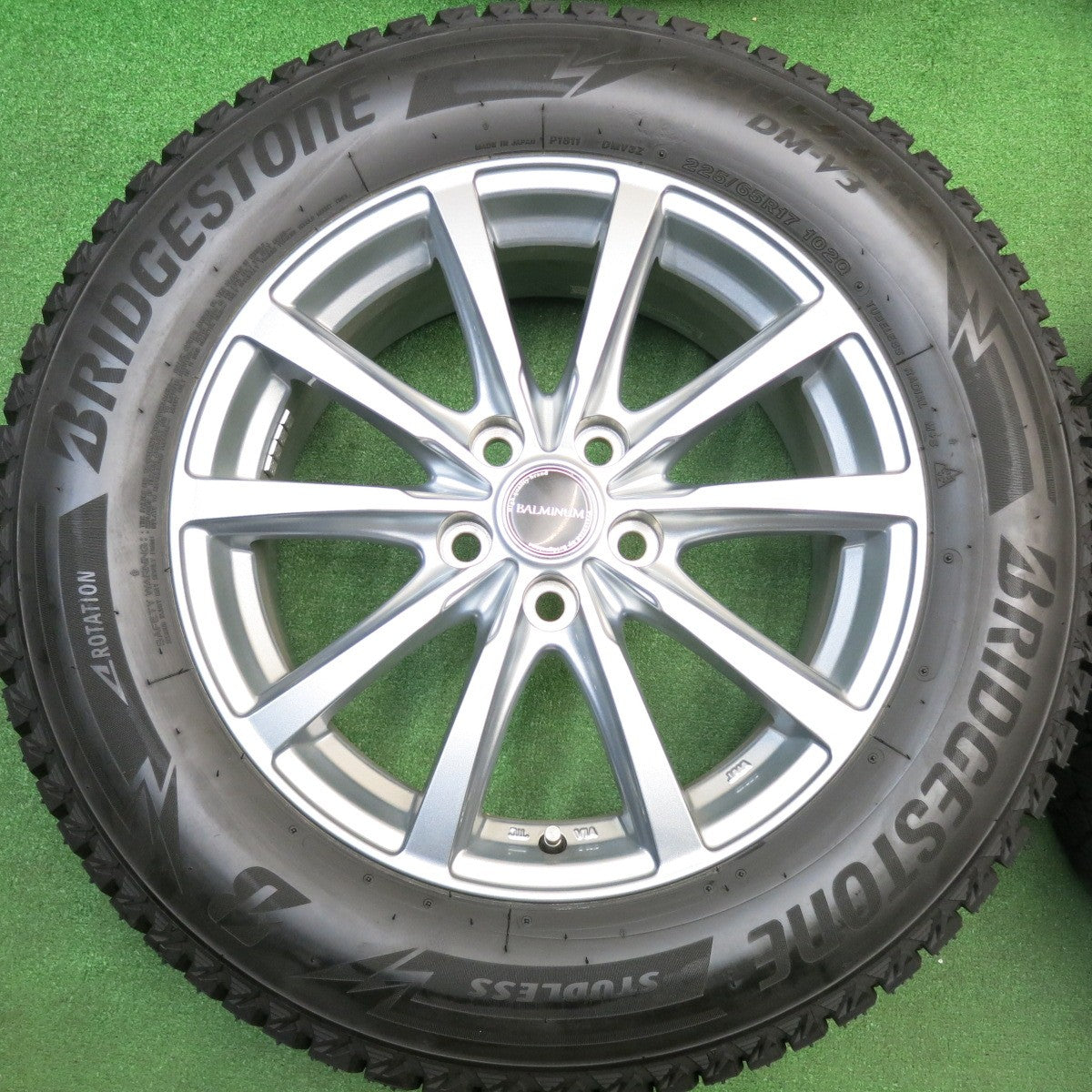 バリ溝！24年！キレイ！9.5分以上★スタッドレス 225/65R17 ブリヂストン ブリザック DM-V3 BALMINUM バルミナ 17インチ PCD114.3/5H★5120616HAス